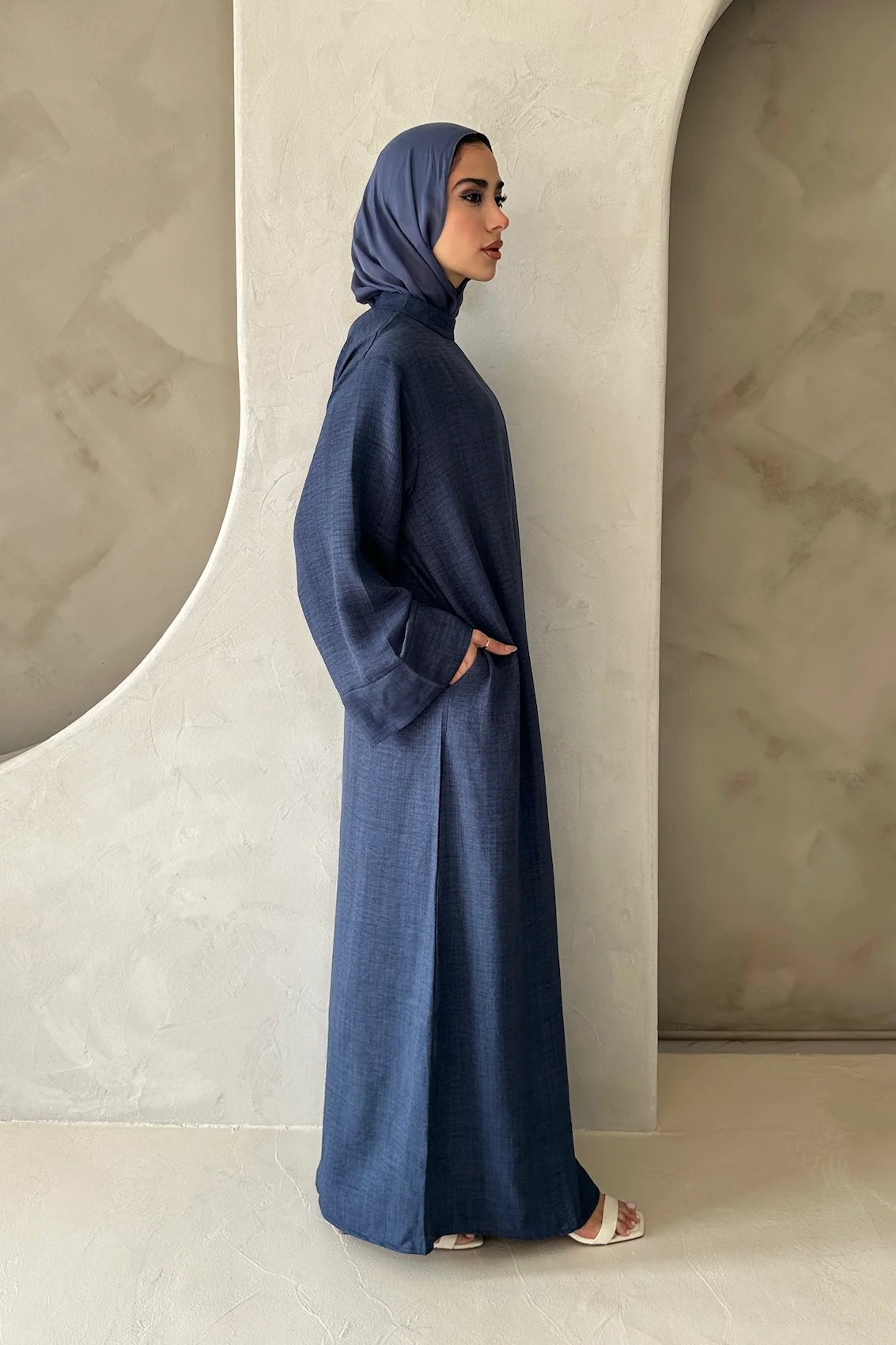 AMIRA MOCK NECK ABAYA DENIM - Image 3
