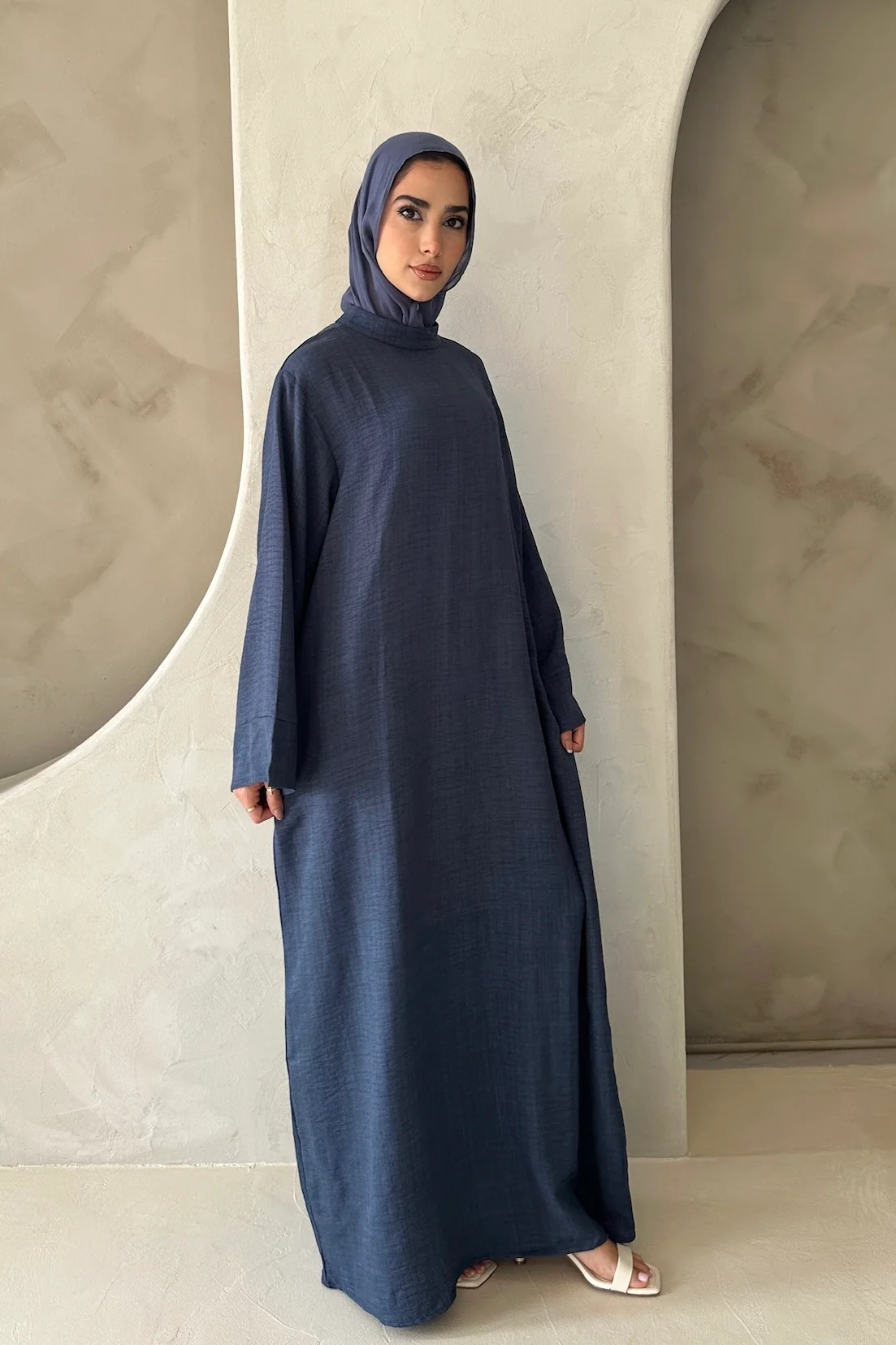 AMIRA MOCK NECK ABAYA DENIM - Image 4