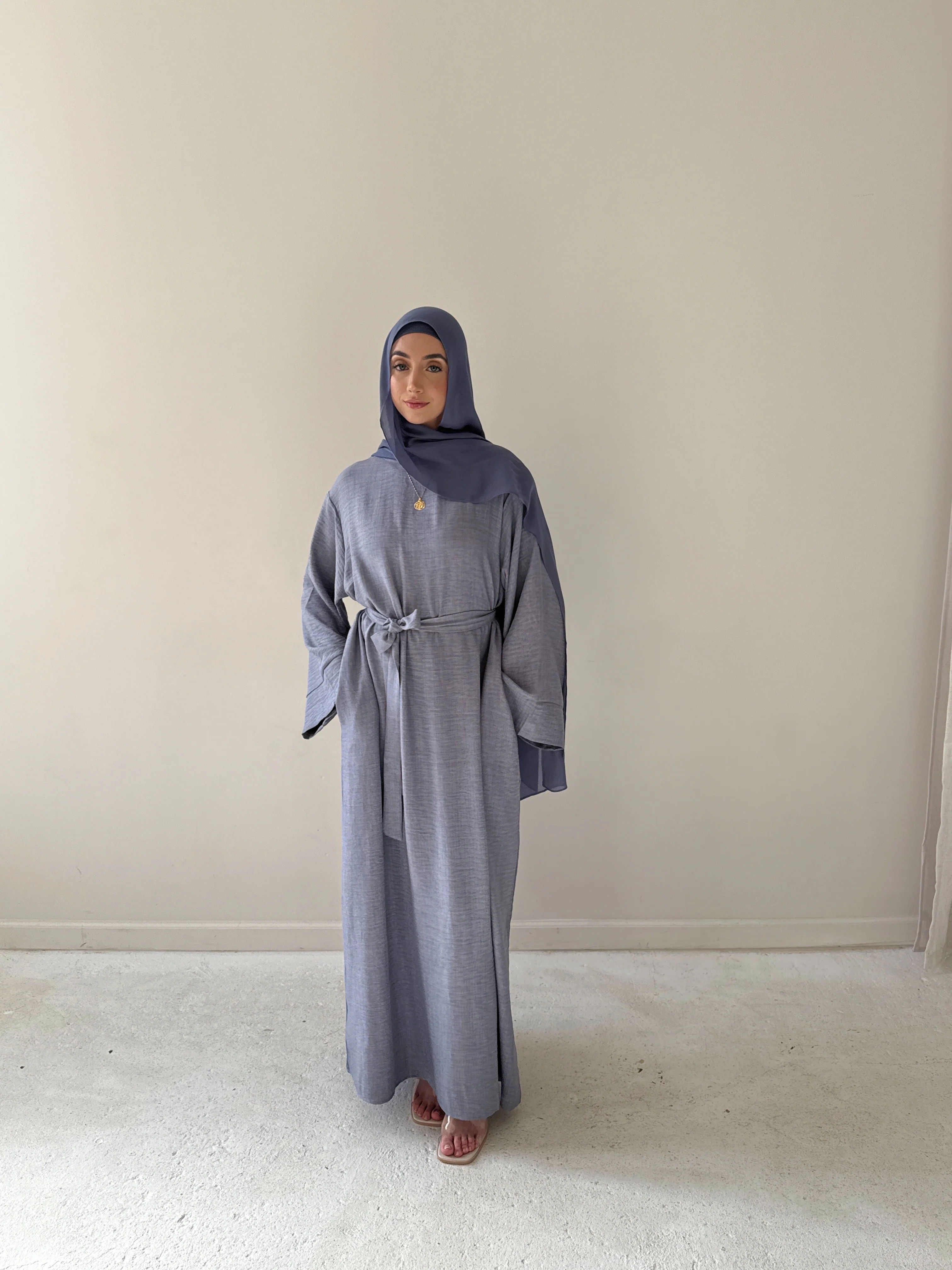 AMIRA MOCK NECK ABAYA SKY - Image 3