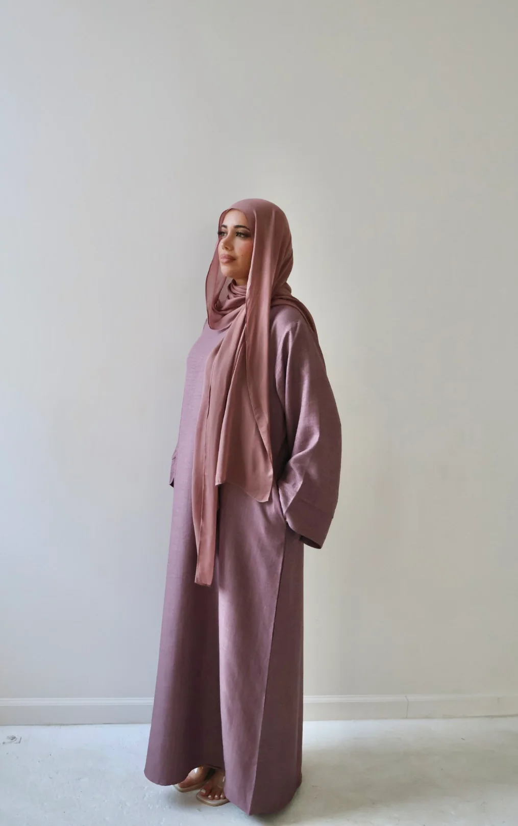 AMIRA MOCK NECK ABAYA MAUVE - Image 3