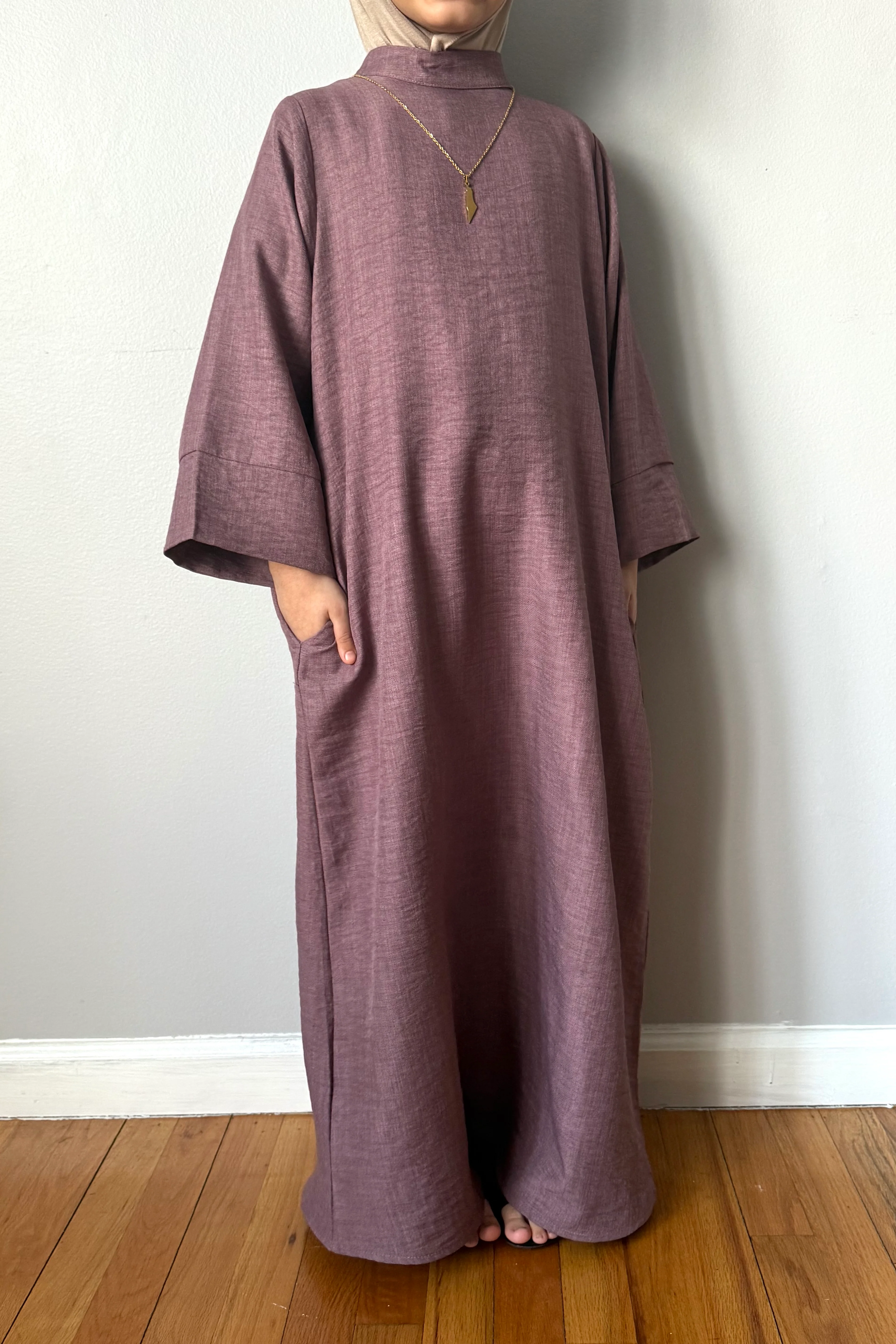 AMIRA MOCK NECK ABAYA YOUTH MAUVE - Image 3