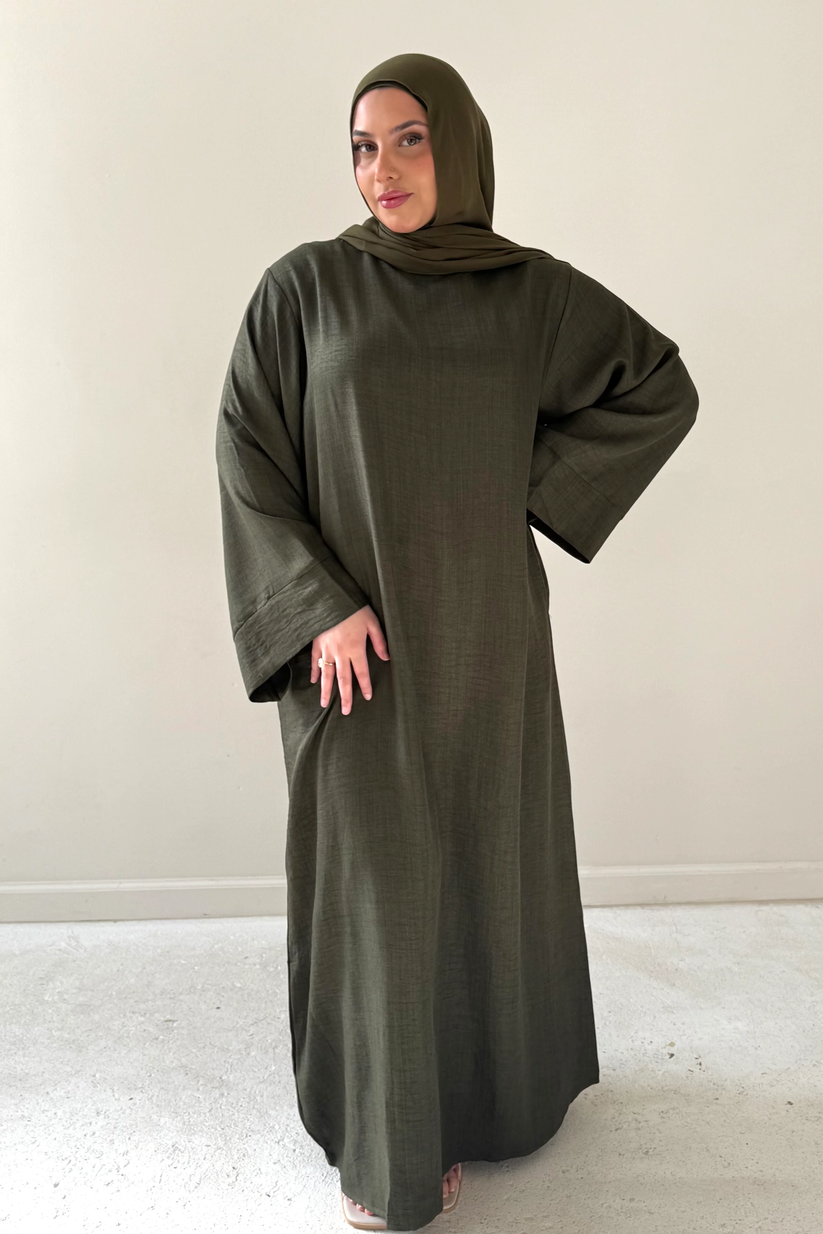 AMIRA MOCK NECK OLIVE