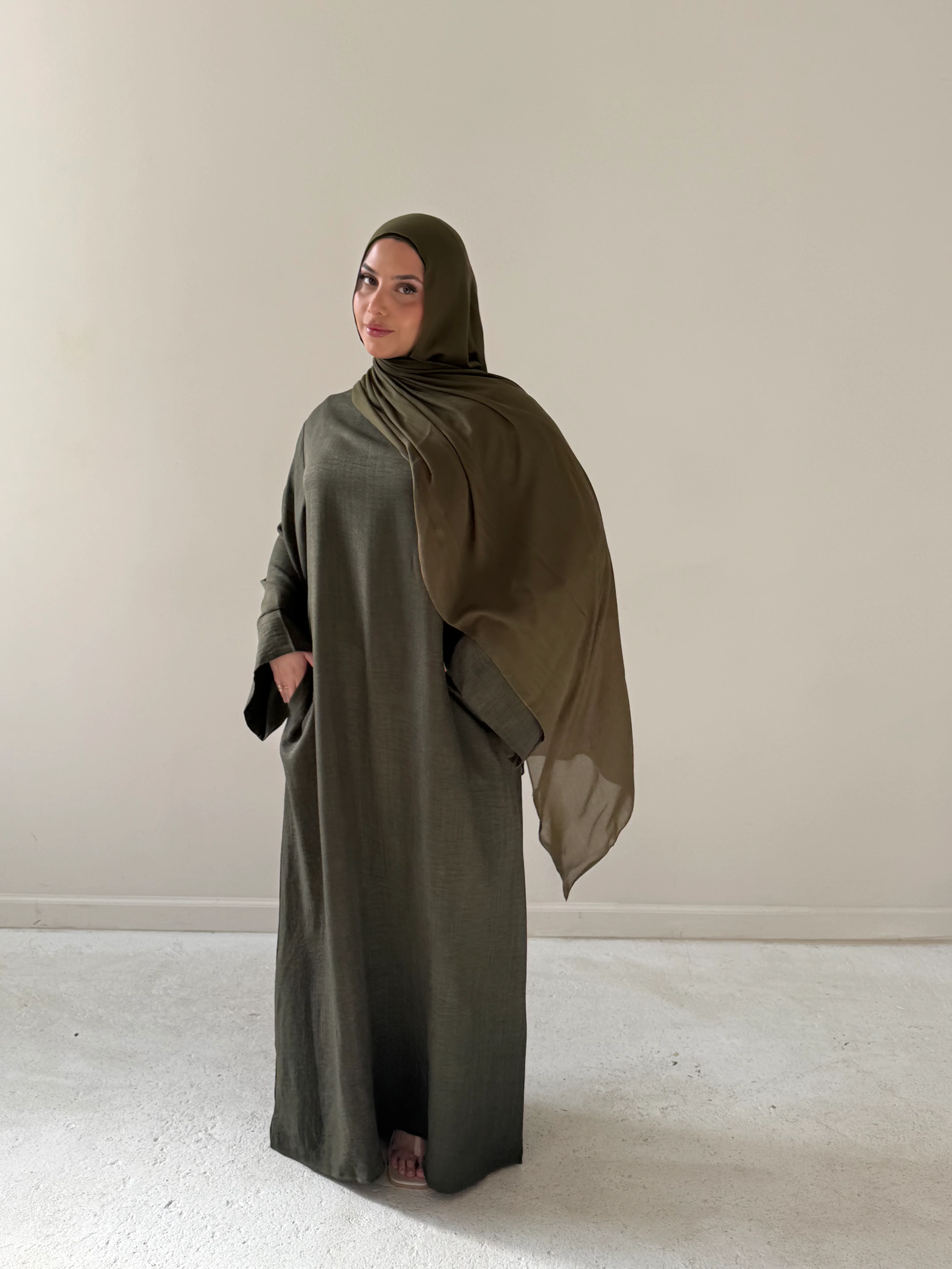AMIRA MOCK NECK OLIVE - Image 2