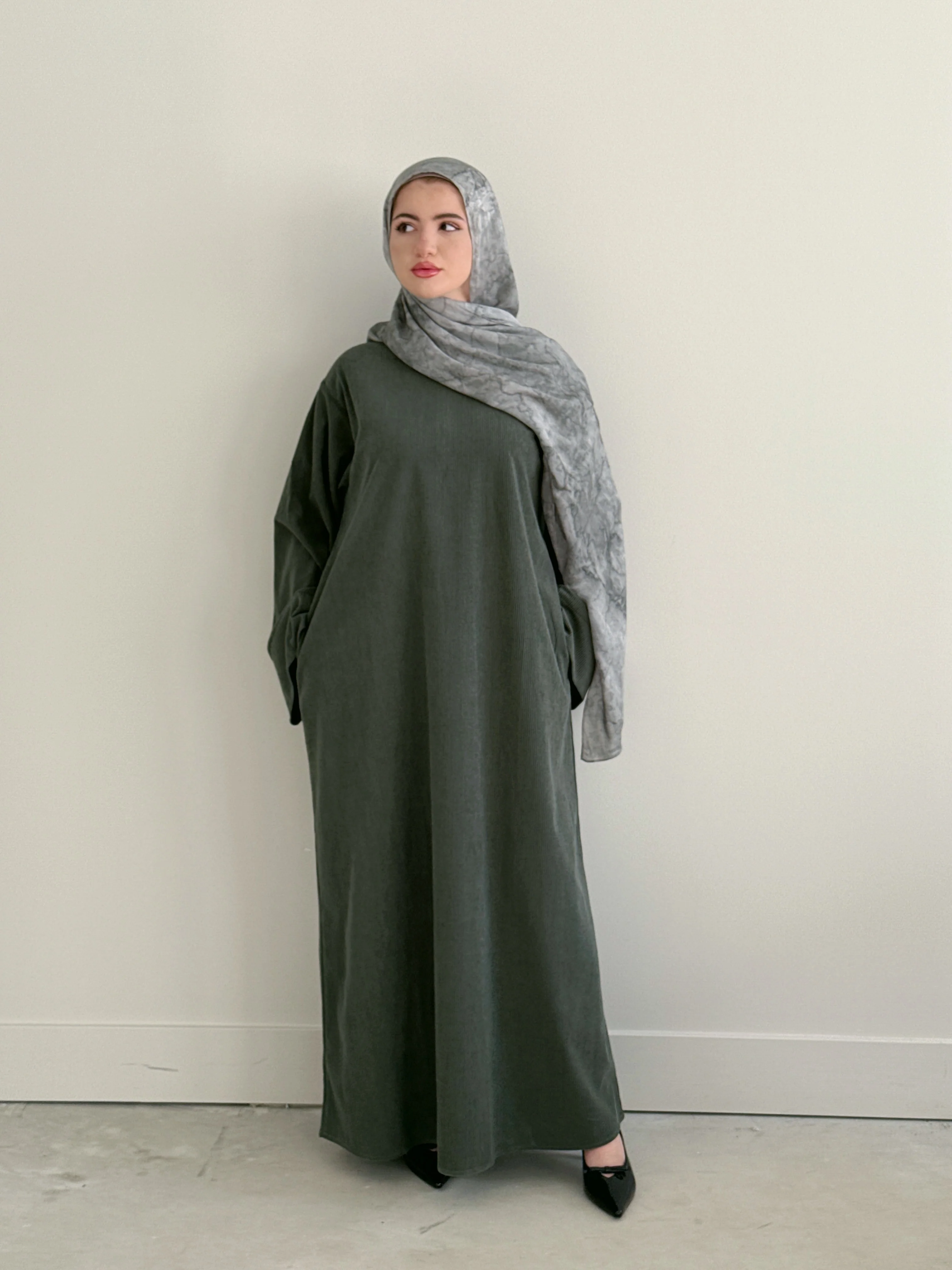 CORDUROY ABAYA OLIVE - Image 2