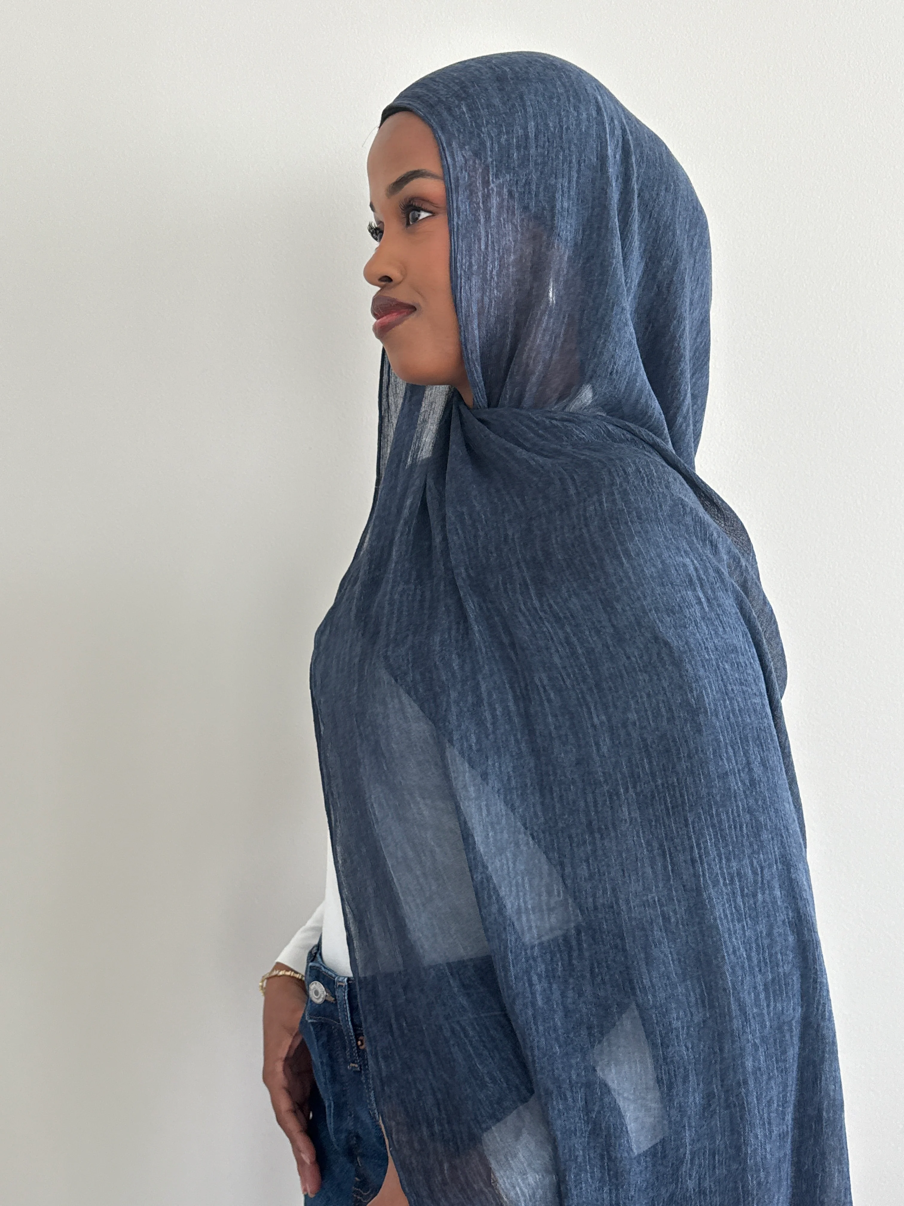 CRINKLE MODAL HIJAB NAVY - Image 3