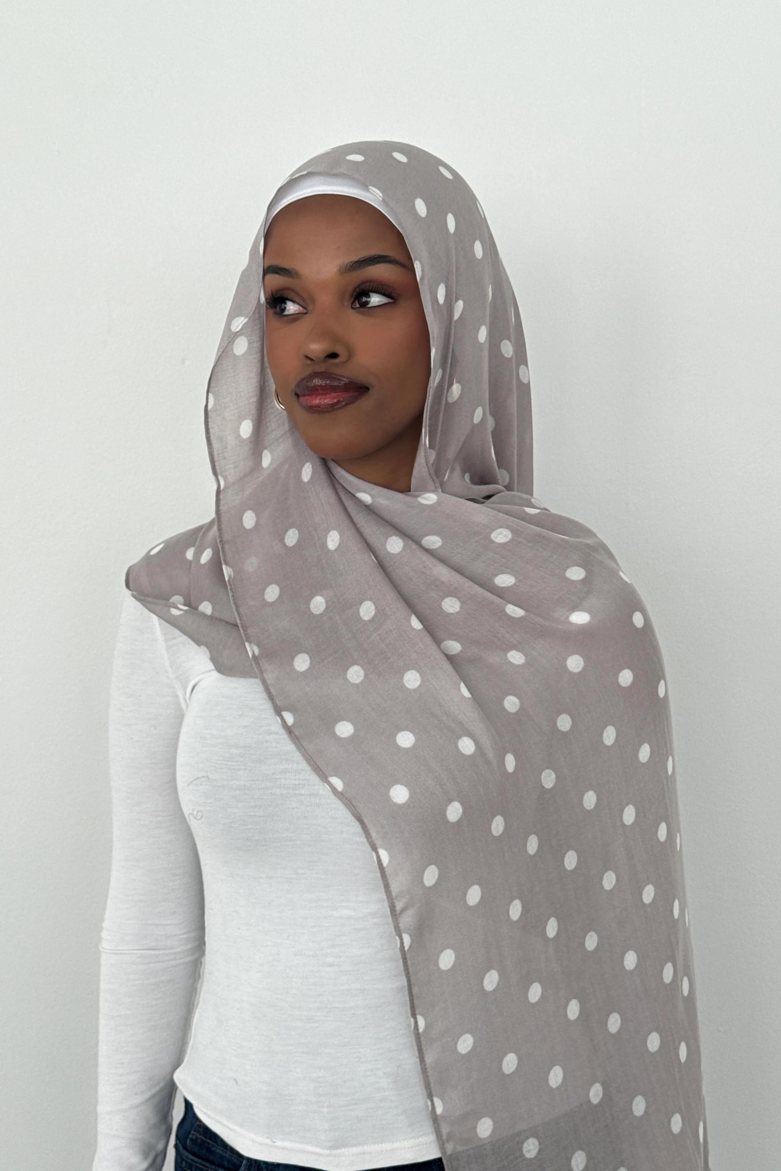 MODAL POLKA DOT SAND GRAY