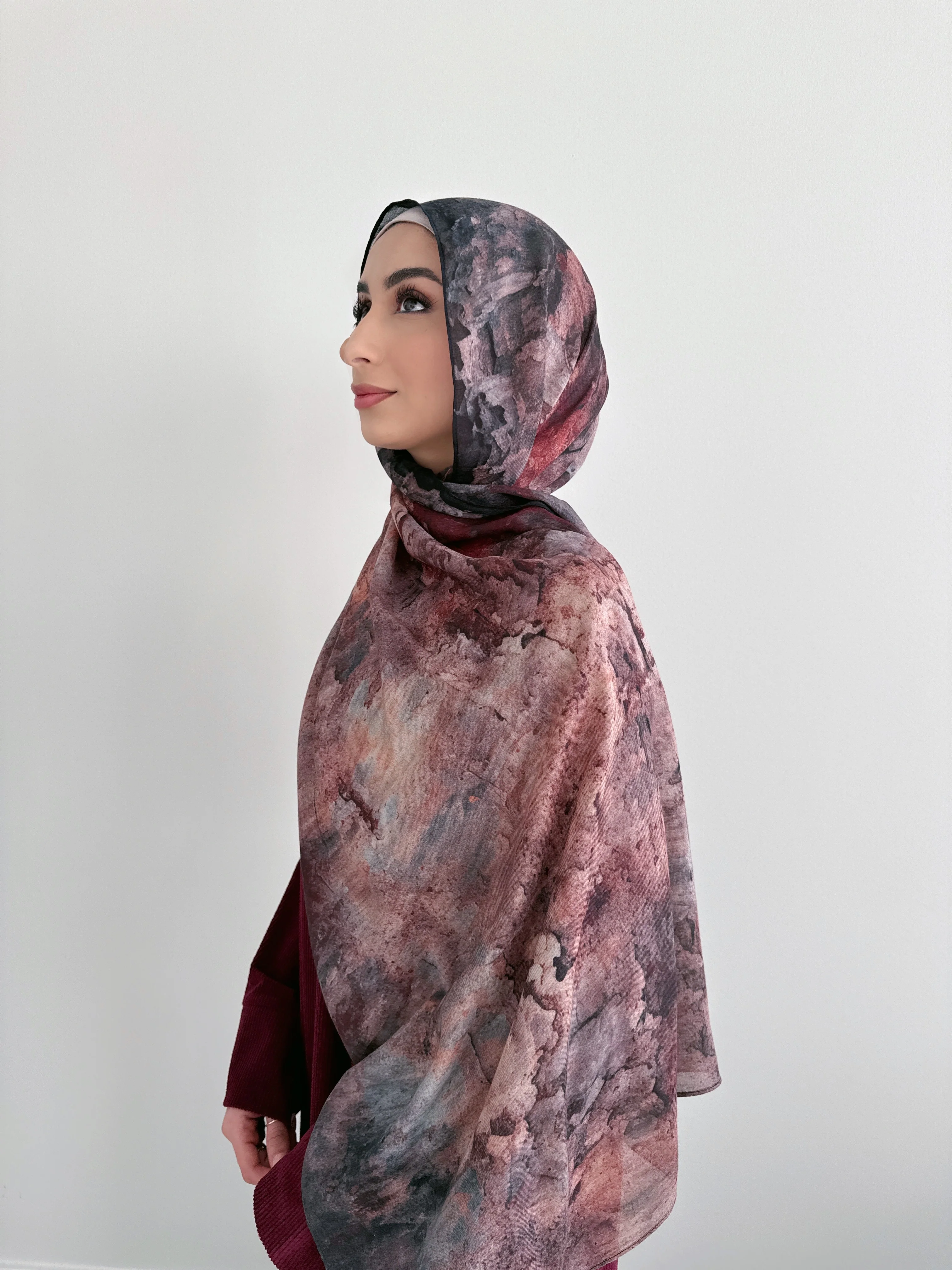 MODAL PRINT HIJAB BURGUNDY HORIZON - Image 2