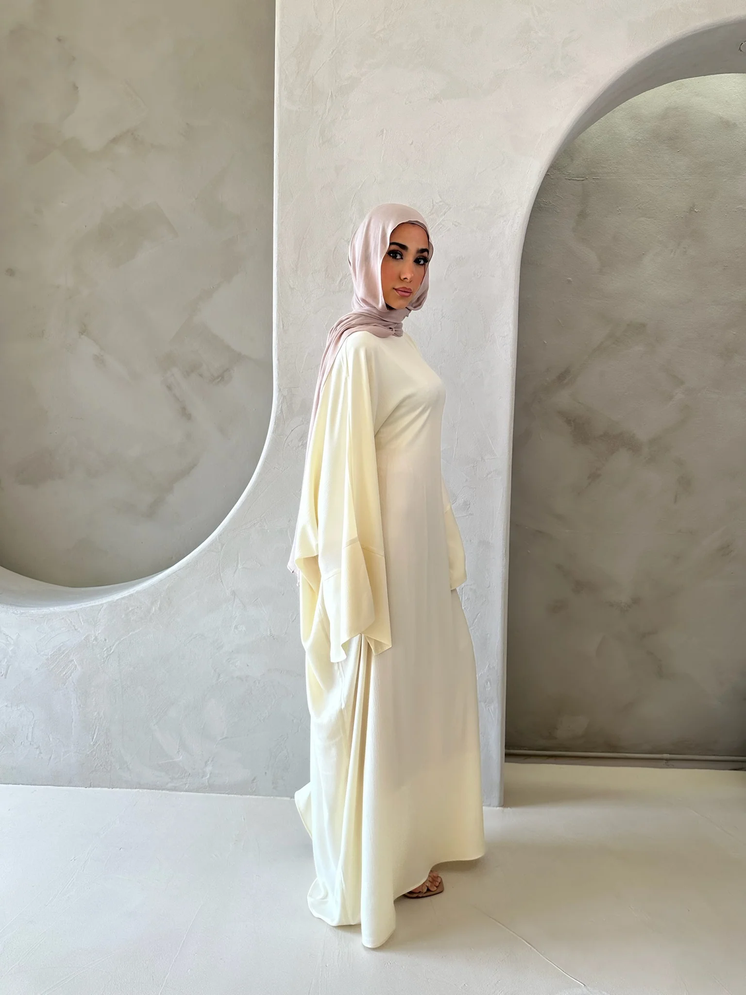 SAREEN ABAYA CREAM - Image 3